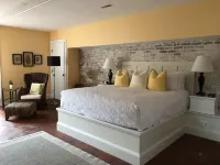 Suites at 249 Hotels in East Fairfax