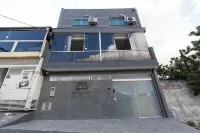 Hostel Village GRU Hotels in 