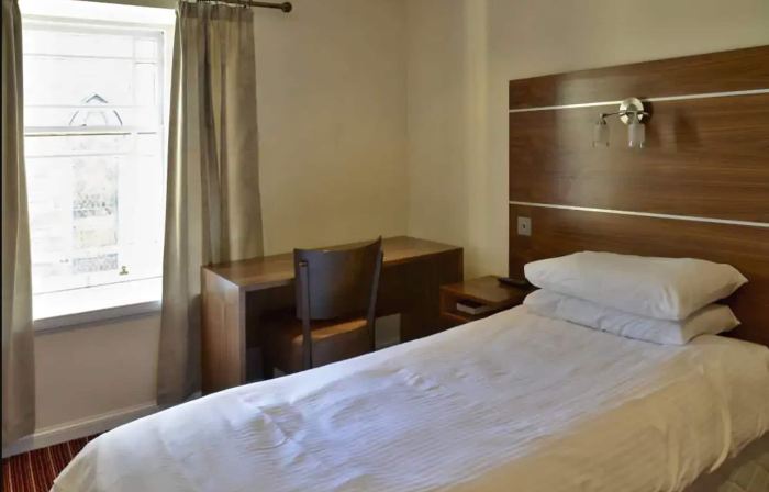 County Hotel