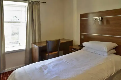 County Hotel - موقف سيارات