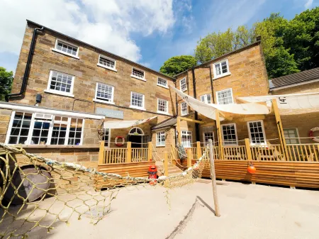 YHA Boggle Hole Отели в г. Robin Hood's Bay