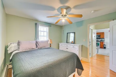 9 Mi to Dtwn Boston: Cozy Malden Apartment Hotels near Malden Catholic High School