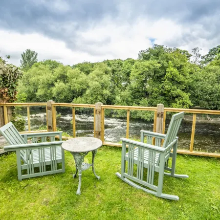 Self Catering Accommodation, Cornerstones, 16th Century Luxury House Overlooking the River