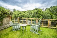 Self Catering Accommodation, Cornerstones, 16th Century Luxury House Overlooking the River Hotels in Llantysilio