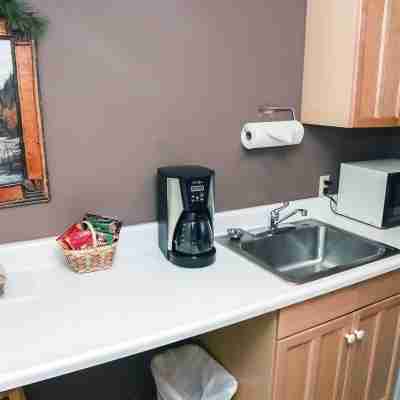 Fawn Valley Inn- 103 Condo Rooms