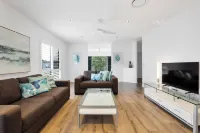 George8- the Ultimate, Family Beach House!