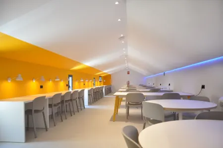 Residencia Universitaria Resa Málaga Centro Отели рядом с достопримечательностью «Estación de Autobuses de Málaga»