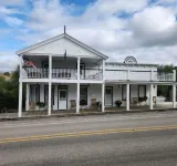 Fairweather Inn Отели в г. Эннис