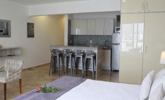 5a Coral Suites