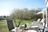 Large, detached cottage, 5 stars, near the beach, beautiful view. Hotels in Buren