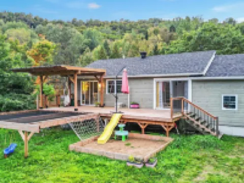 Chalet Sjdp Hotels in Shawinigan