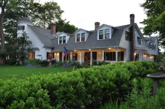 Stone Throw Cottage Hotels in 