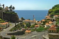 Beautiful Villa Apartment Hotels in Canhas