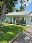 Gorgeous quiet and cozy 3 bedroom/ 2 bathroom home awaits you! - Wifi