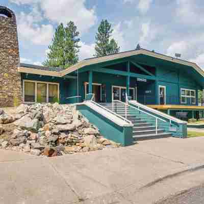Meadow Creek Golf Resort Condo: Skiing & Lake Life Hotel Exterior