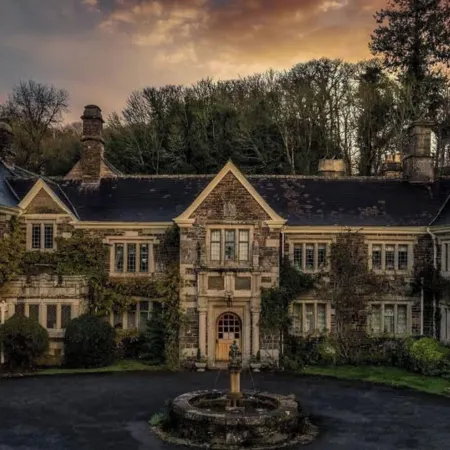 Lewtrenchard Manor Отели в г. Окхемптон