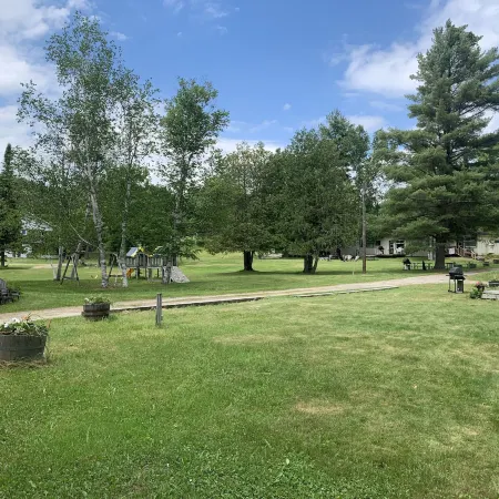 Colonial Bay Motel and Cottages