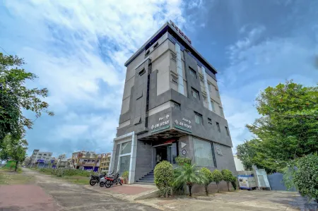 Hotel J N Stay Отели рядом с достопримечательностью «Sri Chamundeshwari Temple»