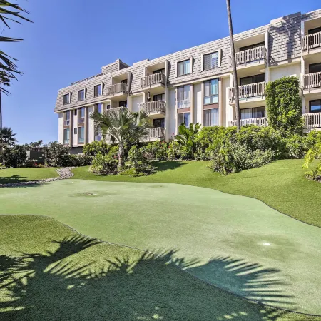 Stunning Oceanside Condo Walk to the Beach!