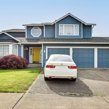 Home Theater & Large Backyard Deck: Tacoma Abode!