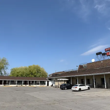 7 West Motel