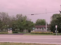 The Golden Inn - Motels