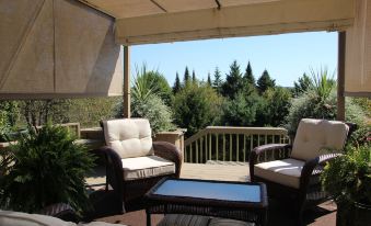 Jewel on the Hill Bed & Breakfast