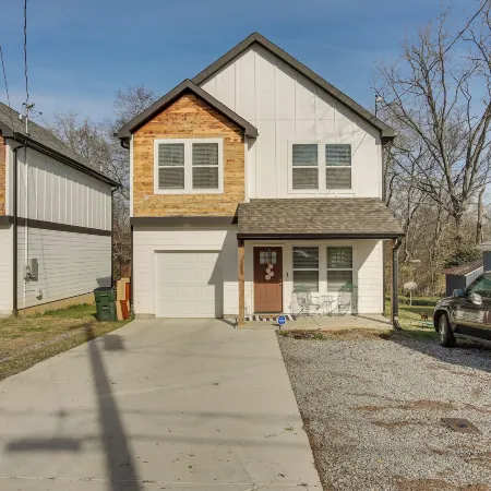 Pet-Friendly Gallatin Home w/ Deck, 1 Mi to Town!