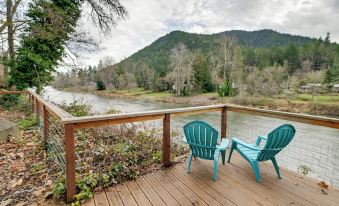 Spacious Grants Pass Home w/ Hot Tub & Views!