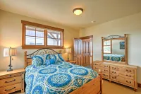 Mtn-View Gem w/ on-Site Golf! 3 Mi to Granby Ranch - Parkering