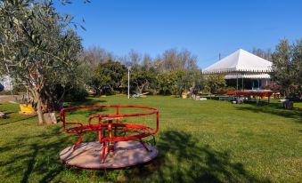 Villa Vacanze Paradiso - Oasi di Tranquillità Con Piscina e Giardino a 10 Min Dal Mare