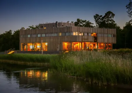 Naturum Vänerskärgården - Victoriahuset Отели в г. Лидчёпинг