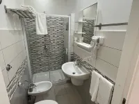 F Rooms Hotels near Ospedale Monaldi
