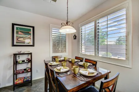 Avondale Getaway < 8 Mi to Estrella Mountain! Отели в г. Авондейл