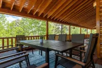 Cozy Cabin w/ Hot tub near amazing fishing lake!