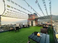 Hotel Middle Path & Spa