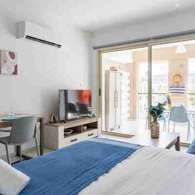 Sunny Side Studio W-Terrace  Larnaca Rooms