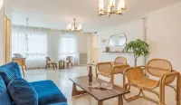Granada Suites by Olala Homes