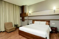 Sutan Raja Hotel & Convention Palu Hotel a Mantikulore
