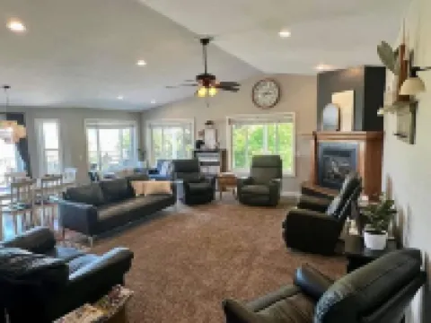 Black Hills Getaway with Hot Tub & Game Room for 18
