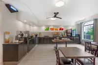 Quality Inn & Suites - breakfast