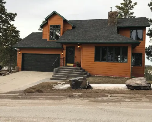 Enjoy The Views From This Lead Home Close To ATV/snowmobile trails and skiing リードのホテル
