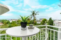 Soderberg by J&J |Studio near airport w/pool & gym - 홈스테이