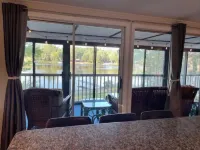 On Locke - Family lake house with pvt beach, dock