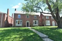 The Charleston  Hot Tub  Patio  King Bed  Fast WiFi  Near OSU, Victorian Village