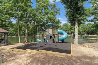 아반트스테이의 파라다이스 포인트 레이크프론트 + 전망 + 놀이터