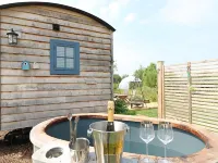 Shepherd's Hut- Hot Tub- Wellness Spa- Wood Burner - Bungalows