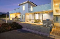 Oceanfront 2BR + Rooftop Deck, & Beach Access Strand Way B