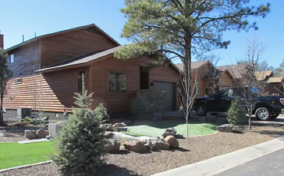 Lakehouse...Beautifully appointed on Rainbow Lake in White Mountains of Arizona