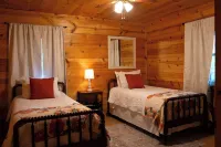 Charming 3-bedroom cabin with a view, AC/wifi located near Mountain View